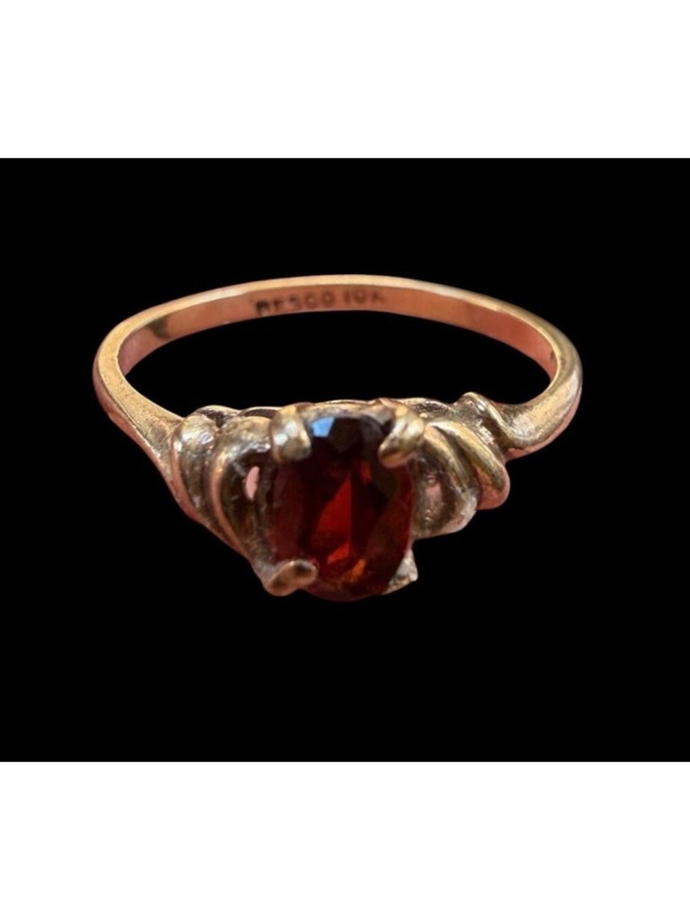 Vintage RESCO 10K Yellow Gold Oval Red Garnet Solitaire Ring 1.5g Size 6